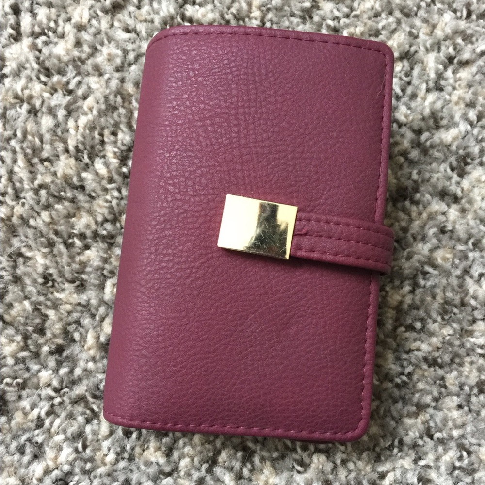 Woman’s safe-keeper wallet
